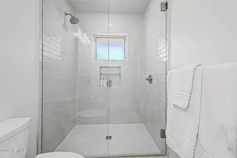 Bath - 3722 E Pasadena Ave, Phoenix, AZ 85018 photo 5 of 7