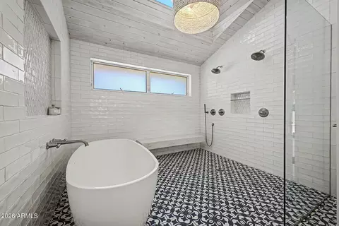 Bath - 3722 E Pasadena Ave, Phoenix, AZ 85018 photo 2 of 7