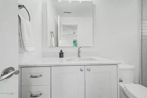 Bath - 3722 E Pasadena Ave, Phoenix, AZ 85018 photo 4 of 7