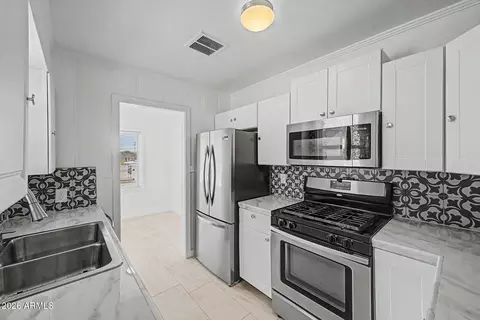 Kitchen - 1904 E Harvard St, Phoenix, AZ 85006 photo 3 of 3