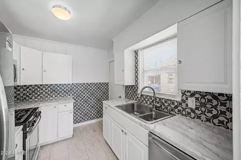Kitchen - 1904 E Harvard St, Phoenix, AZ 85006 photo 2 of 3