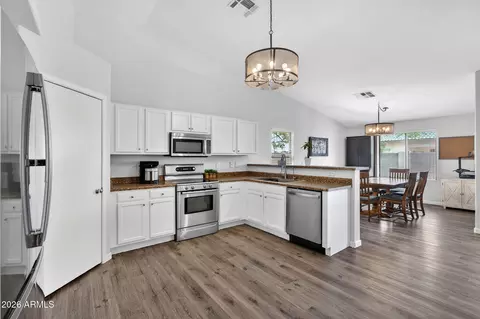 Kitchen - 2069 E Cochise Ave, Apache Junction, AZ 85119 photo 1 of 4