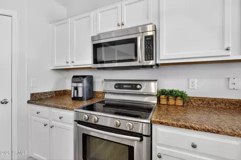 Kitchen - 2069 E Cochise Ave, Apache Junction, AZ 85119 photo 3 of 4