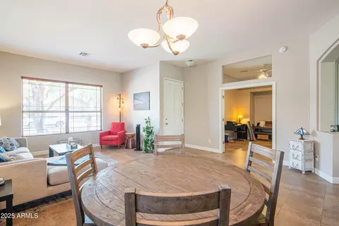 Dining - 4374 E Lariat Ln, Phoenix, AZ 85050 photo 2 of 5