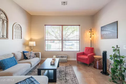 Living - 4374 E Lariat Ln, Phoenix, AZ 85050 photo 2 of 6