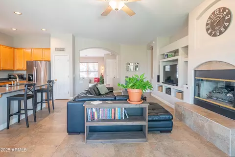 Living - 4374 E Lariat Ln, Phoenix, AZ 85050 photo 5 of 6