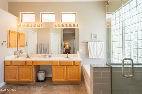 Bath - 4374 E Lariat Ln, Phoenix, AZ 85050 photo 1 of 3