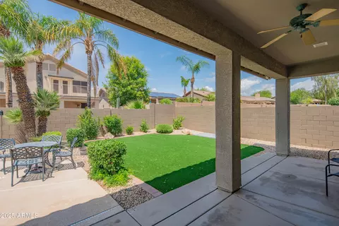 Exterior - 4374 E Lariat Ln, Phoenix, AZ 85050 photo 4 of 17
