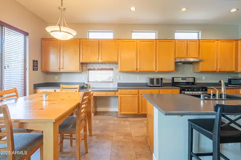 Kitchen - 4374 E Lariat Ln, Phoenix, AZ 85050 photo 5 of 6