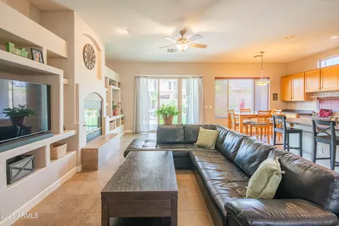 Living - 4374 E Lariat Ln, Phoenix, AZ 85050 photo 6 of 6