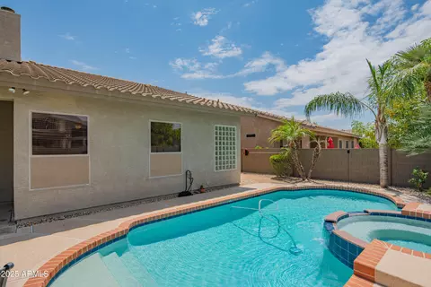 Exterior - 4374 E Lariat Ln, Phoenix, AZ 85050 photo 15 of 17