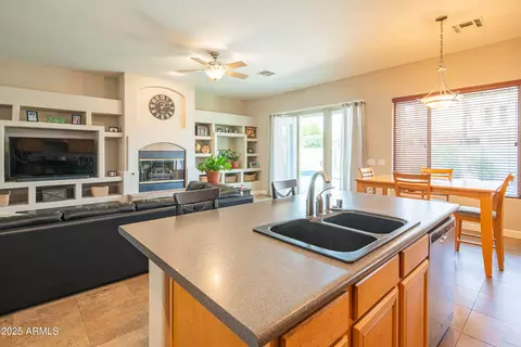 Kitchen - 4374 E Lariat Ln, Phoenix, AZ 85050 photo 3 of 6