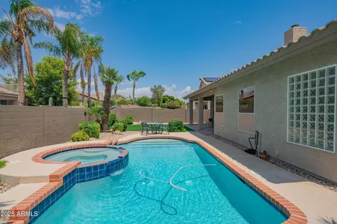 Exterior - 4374 E Lariat Ln, Phoenix, AZ 85050 photo 12 of 17