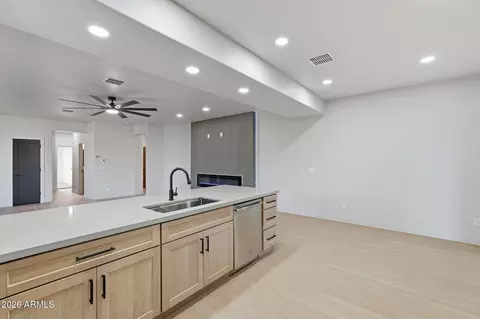 Kitchen - 4945 S Twinleaf Dr, Gilbert, AZ 85298 photo 4 of 6