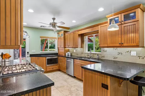 Kitchen - 7050 N 8th Ave, Phoenix, AZ 85021 photo 2 of 2