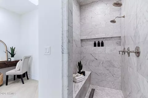 Bath - 5340 N 32nd Pl, Phoenix, AZ 85018 photo 1 of 7