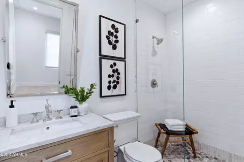 Bath - 5340 N 32nd Pl, Phoenix, AZ 85018 photo 6 of 7