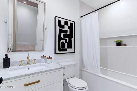 Bath - 5340 N 32nd Pl, Phoenix, AZ 85018 photo 5 of 7