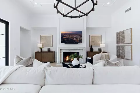 Living - 5340 N 32nd Pl, Phoenix, AZ 85018 photo 1 of 3