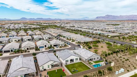 View/Area - 2703 W Seaver Ave, Apache Junction, AZ 85120 photo 4 of 6
