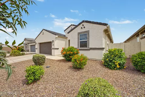 Exterior - 2703 W Seaver Ave, Apache Junction, AZ 85120 photo 2 of 10