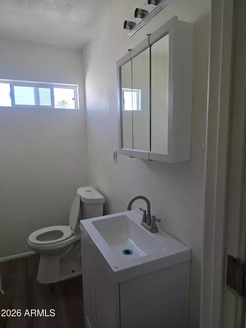 Bath - 746 W Coolidge St, Phoenix, AZ 85013 photo 1 of 1