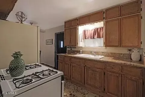 Kitchen - 746 W Coolidge St, Phoenix, AZ 85013 photo 2 of 2