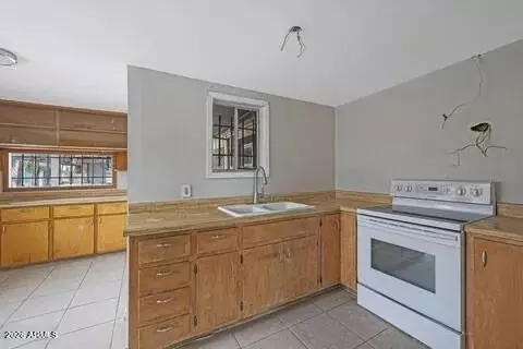 Kitchen - 746 W Coolidge St, Phoenix, AZ 85013 photo 1 of 2