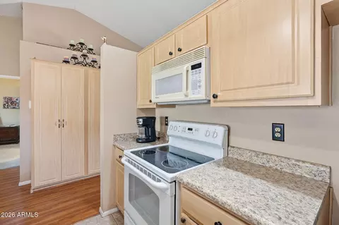 Kitchen - 1822 E Kings Ave, Phoenix, AZ 85022 photo 5 of 6