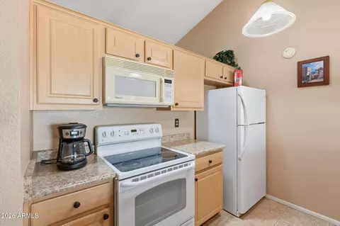 Kitchen - 1822 E Kings Ave, Phoenix, AZ 85022 photo 3 of 6