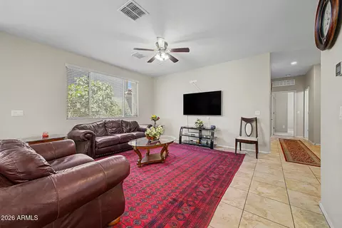 Living - 6860 E Peralta Cir, Mesa, AZ 85212 photo 2 of 4