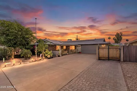 9319 W Glen Oaks Cir, Sun City, AZ 85351