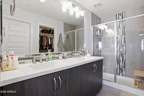 Bath - 2357 E Hidalgo Ave, Phoenix, AZ 85040 photo 2 of 3
