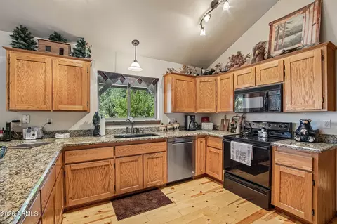 Kitchen - 6518 W Ruin Hill Loop, Pine, AZ 85544 photo 2 of 5