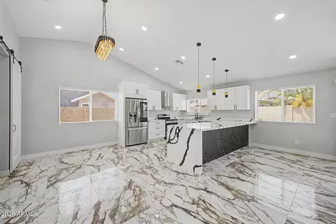 Entry Way - 528 W Mohawk Ln, Phoenix, AZ 85027 photo 3 of 5