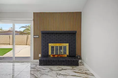 Living - 528 W Mohawk Ln, Phoenix, AZ 85027 photo 2 of 3
