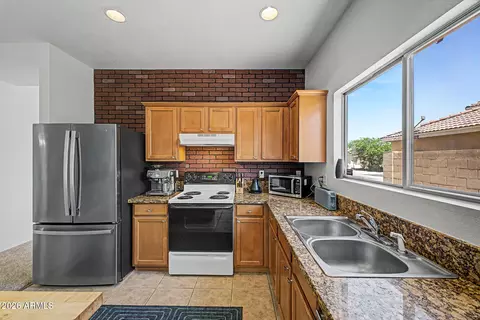 Kitchen - 1113 E Gwen St, Phoenix, AZ 85042 photo 2 of 3