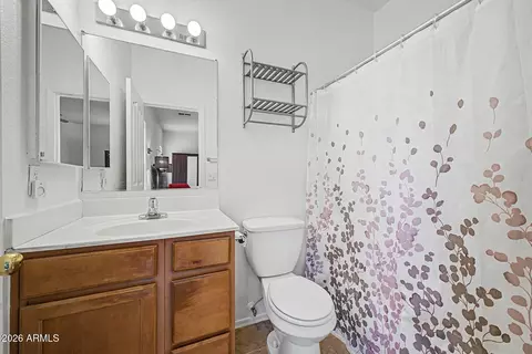 Bath - 1113 E Gwen St, Phoenix, AZ 85042 photo 1 of 2