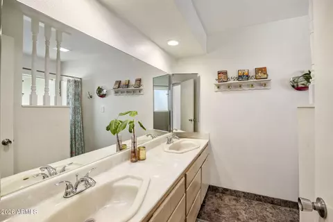 Bath - 52 W Thunderbird Rd, Phoenix, AZ 85023 photo 3 of 3