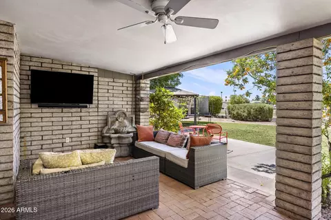 Exterior - 52 W Thunderbird Rd, Phoenix, AZ 85023 photo 5 of 12
