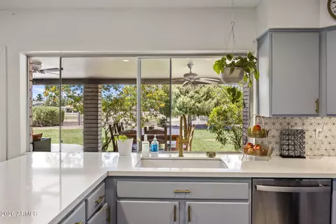 Kitchen - 52 W Thunderbird Rd, Phoenix, AZ 85023 photo 2 of 4