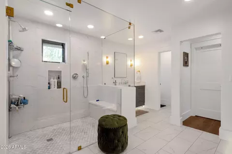 Bath - 5714 E Lafayette Blvd, Phoenix, AZ 85018 photo 5 of 8