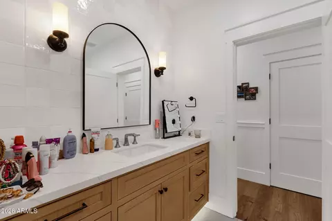Bath - 5714 E Lafayette Blvd, Phoenix, AZ 85018 photo 3 of 8