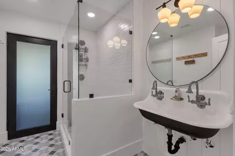 Bath - 5714 E Lafayette Blvd, Phoenix, AZ 85018 photo 6 of 8
