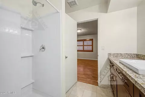 Bath - 912 E Villa Rita Dr, Phoenix, AZ 85022 photo 2 of 3
