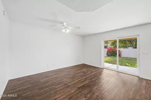 Living - 929 S Scallop Dr, Gilbert, AZ 85233 photo 5 of 8