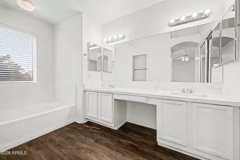 Bath - 929 S Scallop Dr, Gilbert, AZ 85233 photo 2 of 4