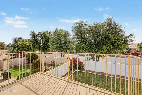 Exterior - 929 S Scallop Dr, Gilbert, AZ 85233 photo 4 of 8
