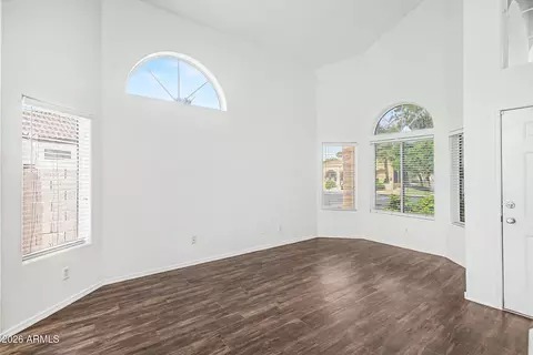 Living - 929 S Scallop Dr, Gilbert, AZ 85233 photo 3 of 8