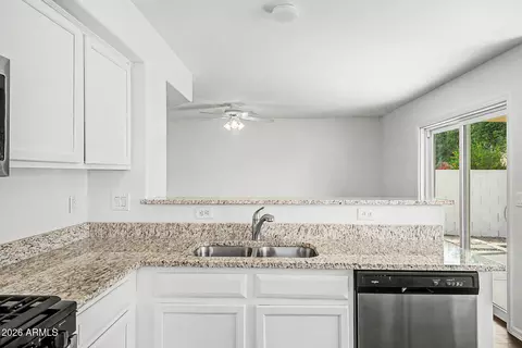 Kitchen - 929 S Scallop Dr, Gilbert, AZ 85233 photo 1 of 2